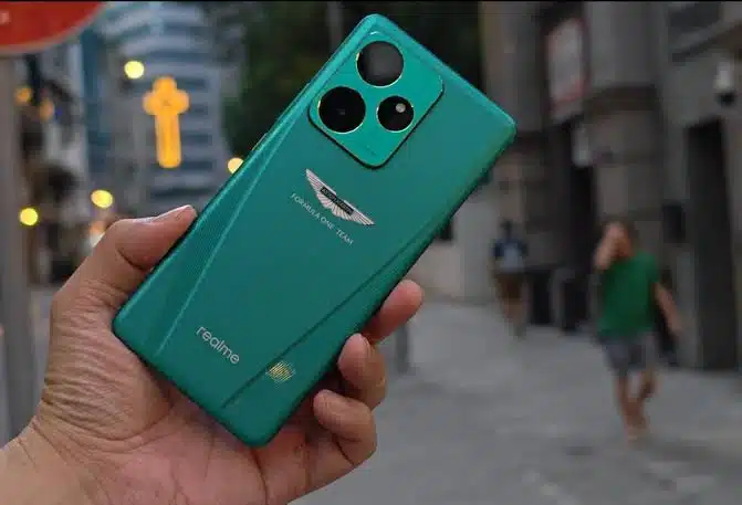 realme GT7 Launched in Paris with a Massive 7000mAh Battery, the Biggest Ever in a Flagship!